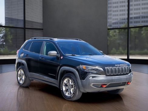 Used 2019 Jeep Cherokee Trailhawk image 9