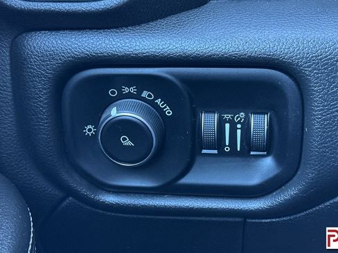 Used 2019 RAM 2500 Big Horn image 32