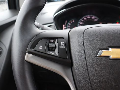 Used 2022 Chevrolet Trax LT w/ LT Convenience Package image 7