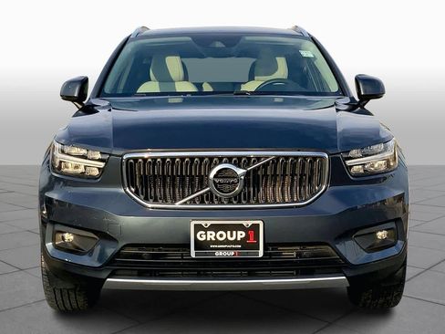 Used 2021 Volvo XC40 T5 Momentum w/ Premium Package image 3