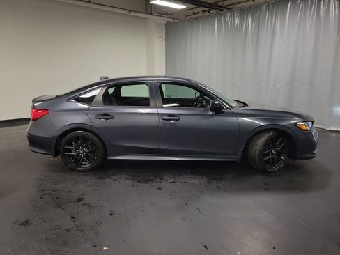 Used 2023 Honda Civic Sport image 9