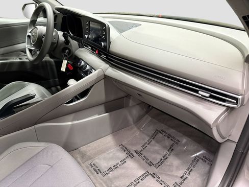 Used 2023 Hyundai Elantra SE image 30