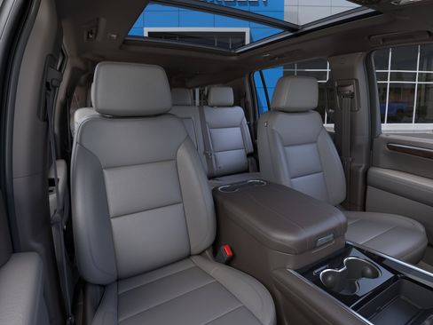 New 2026 Chevrolet Suburban Z71 w/ Comfort Package AWD/4WD image 17