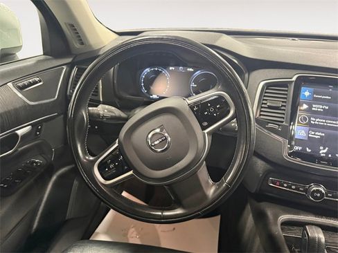 Used 2020 Volvo XC90 T8 Momentum image 12
