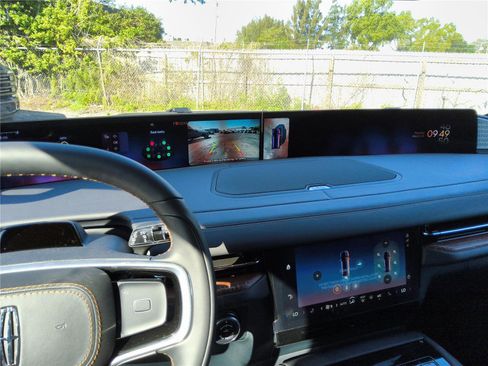New 2026 Lincoln Navigator Black Label AWD/4WD image 19