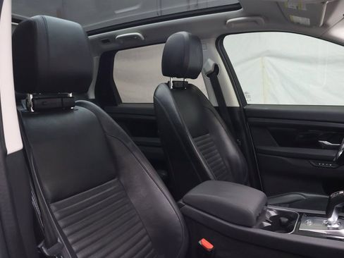 Used 2020 Land Rover Discovery Sport S image 11