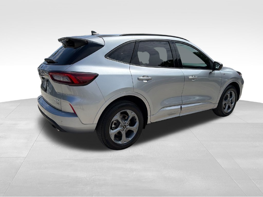 Used 2023 Ford Escape ST-Line w/ Tech Pack #1 AWD/4WD image 7