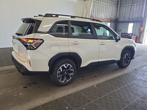 Used 2025 Subaru Forester Premium AWD/4WD image 12