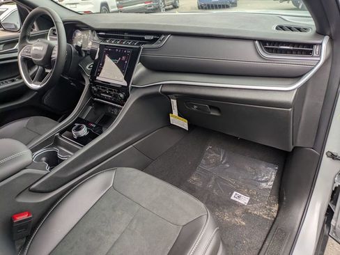 New 2025 Jeep Grand Cherokee Altitude image 31