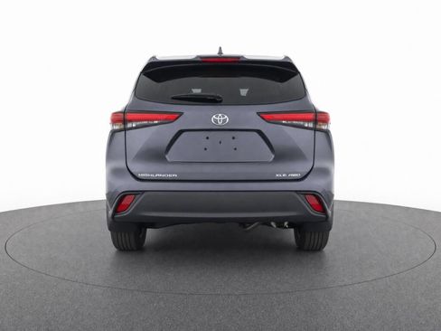 Used 2023 Toyota Highlander XLE AWD/4WD image 7