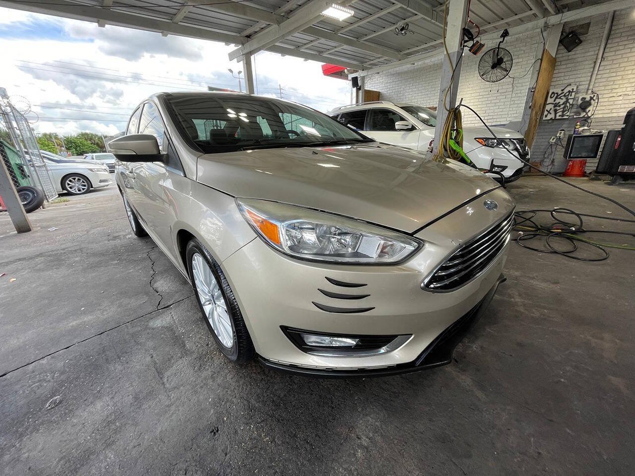 Used 2018 Ford Focus Titanium FWD image 4