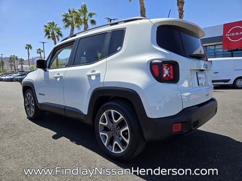 Used 2018 Jeep Renegade Latitude FWD image 4