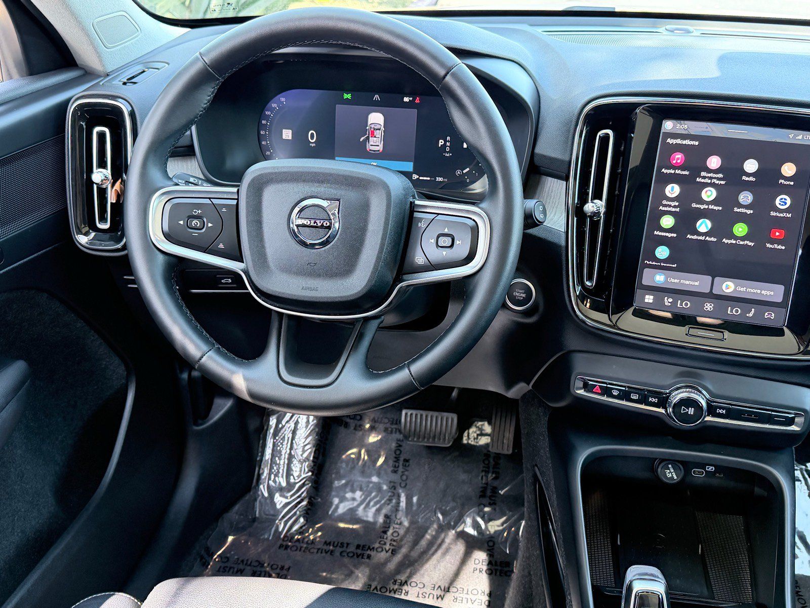 Used 2025 Volvo XC40 B5 Plus AWD/4WD image 9