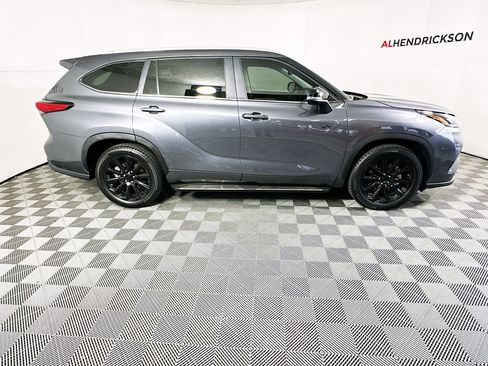 Used 2023 Toyota Highlander XLE image 2