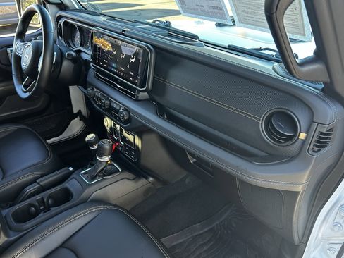 Used 2025 Jeep Wrangler Unlimited Rubicon 392 image 11