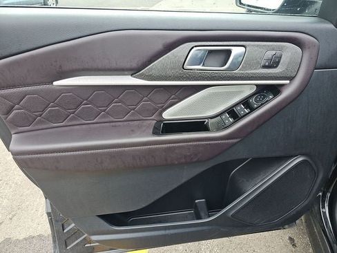 Used 2025 Ford Explorer Platinum w/ LUX Leather Package AWD/4WD image 14