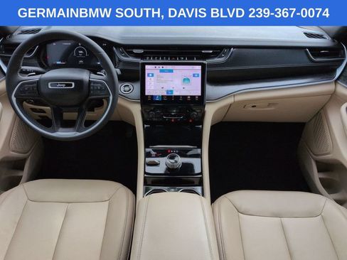Used 2023 Jeep Grand Cherokee Limited w/ Black Appearance Package AWD/4WD image 17