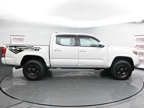 Used 2016 Toyota Tacoma SR image 9