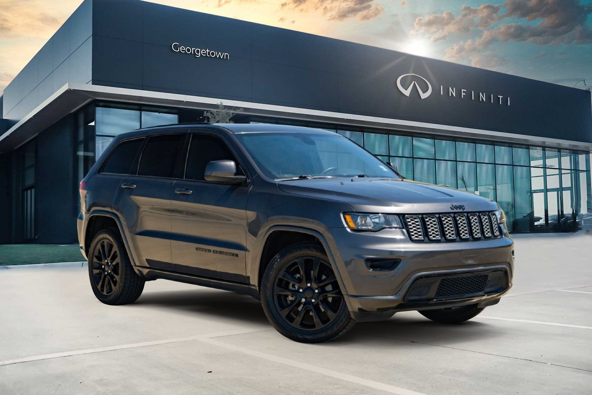 Used 2019 Jeep Grand Cherokee Altitude RWD image 1