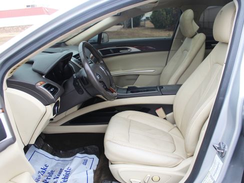 Used 2013 Lincoln MKZ Base image 25