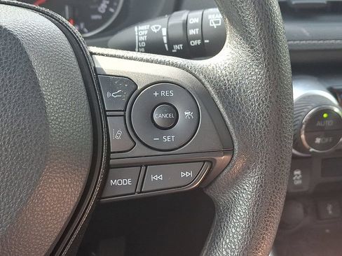 Used 2021 Toyota RAV4 XLE AWD/4WD image 21