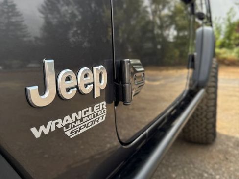 Used 2018 Jeep Wrangler Unlimited Sport S AWD/4WD image 45