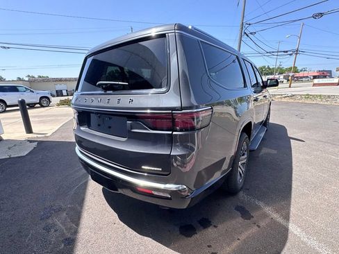 Used 2024 Jeep Wagoneer L Series II w/ Flexible Seating Group AWD/4WD image 6