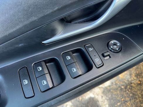 Certified 2022 Hyundai Elantra SEL image 17