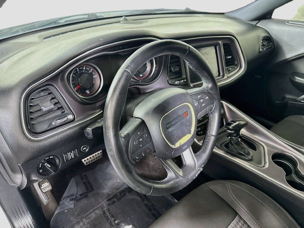 Used 2017 Dodge Challenger SXT w/ Driver Convenience Group RWD image 21