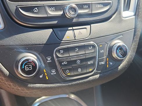 Used 2023 Chevrolet Malibu LT FWD image 16