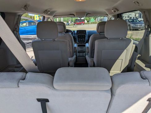 Used 2012 Dodge Grand Caravan SE FWD image 27