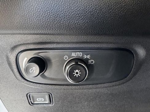 Used 2024 GMC Terrain SLE AWD/4WD image 13