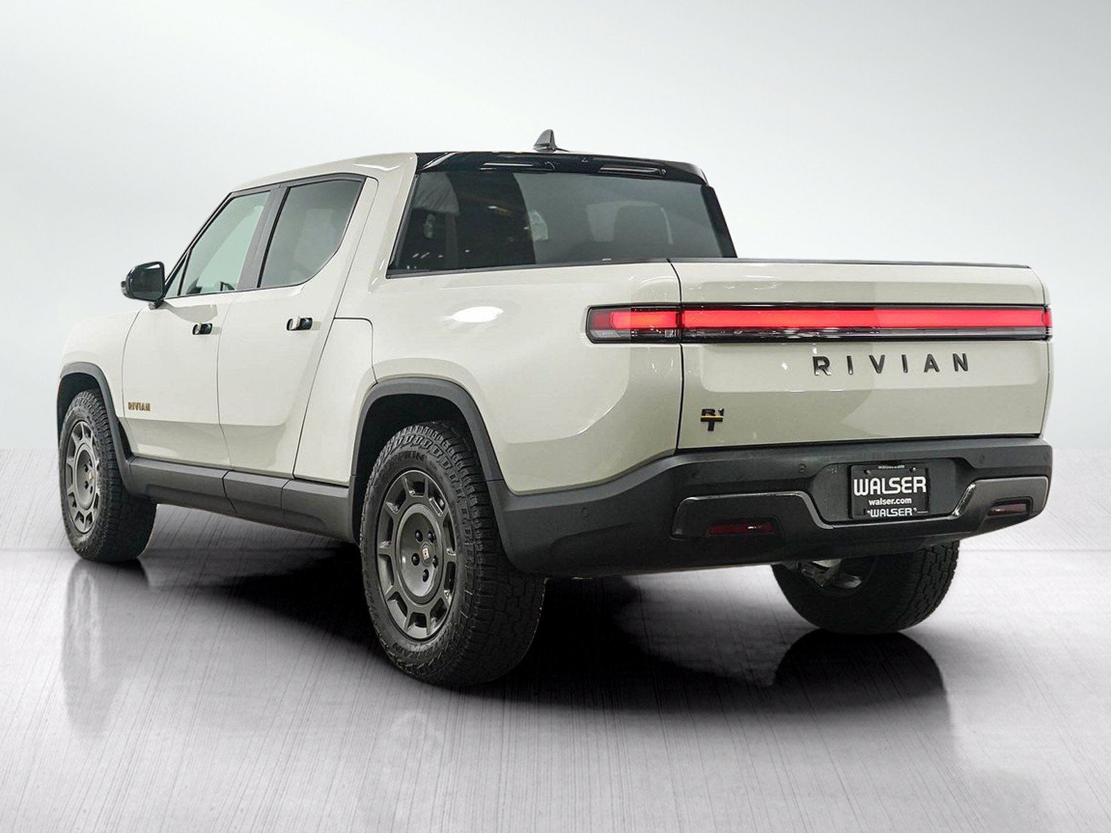 Used 2025 Rivian R1T Adventure Tri AWD/4WD image 3