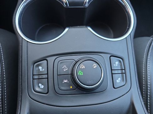 Used 2024 GMC Terrain SLT image 24