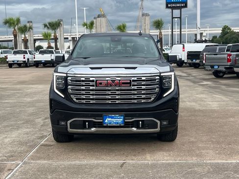 Used 2023 GMC Sierra 1500 Denali w/ Technology Package AWD/4WD image 2