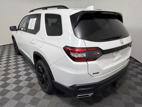 Used 2025 Honda Pilot Black Edition image 4