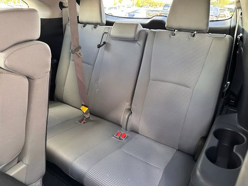 Used 2024 Toyota Highlander LE image 28
