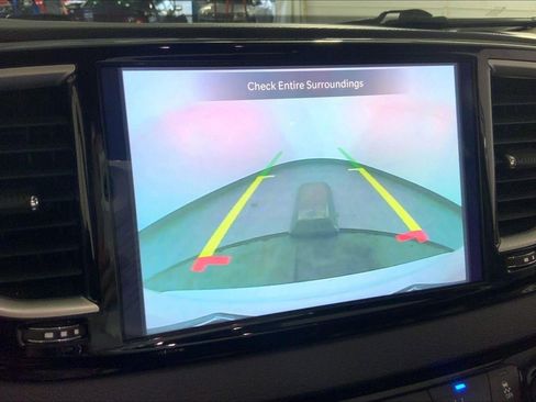 Used 2024 Chrysler Pacifica Touring-L FWD image 21