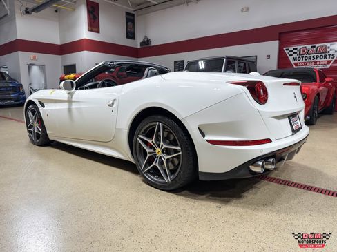 Used 2016 Ferrari California T image 3