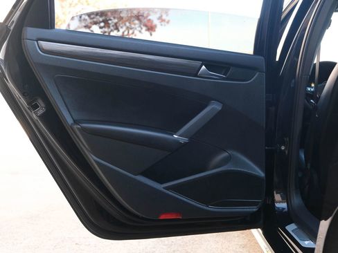 Used 2022 Volkswagen Passat 2.0T R-Line image 15