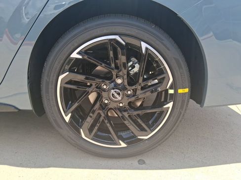 New 2026 Nissan Sentra SR w/ Floor Mat Package FWD image 31