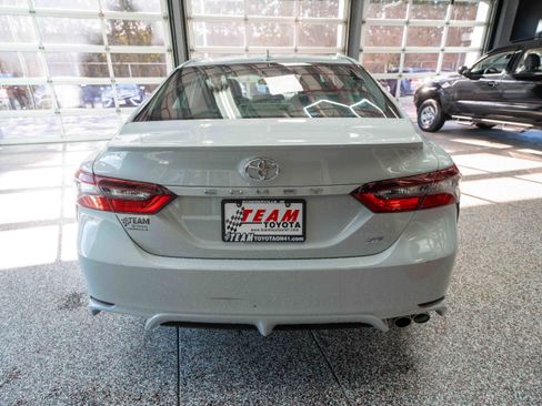 Used 2024 Toyota Camry SE image 3