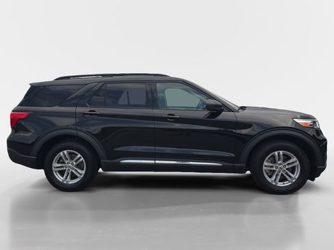 Used 2021 Ford Explorer XLT w/ Equipment Group 202A AWD/4WD image 2