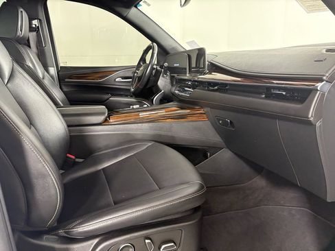 Used 2022 Cadillac Escalade ESV Luxury image 17