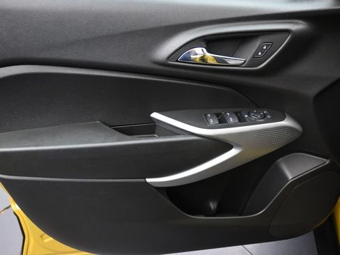 Used 2024 Chevrolet Trax RS w/ Sunroof Package FWD image 11