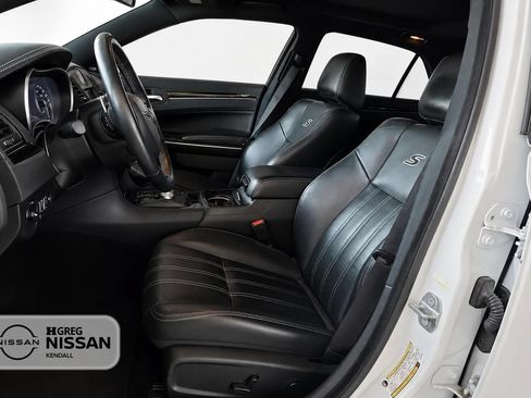 Used 2022 Chrysler 300 S RWD image 6