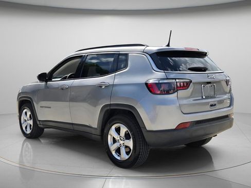 Used 2021 Jeep Compass Latitude FWD image 4
