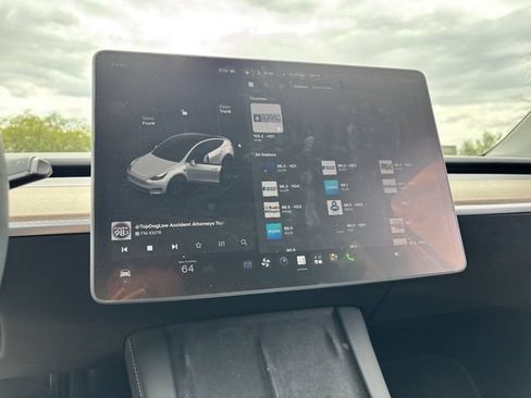 Used 2024 Tesla Model Y Long Range AWD/4WD image 22