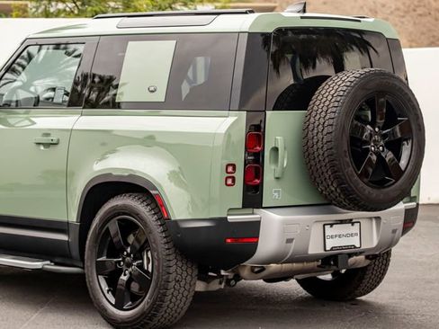 Used 2023 Land Rover Defender 110 75th Limited Edition image 10