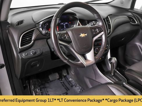 Used 2019 Chevrolet Trax LT w/ LT Convenience Package FWD image 5